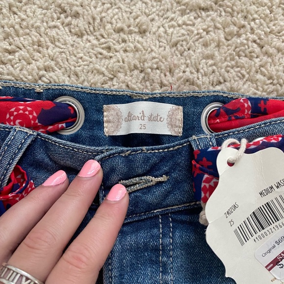 High rise dark jean shorts - Picture 3 of 3